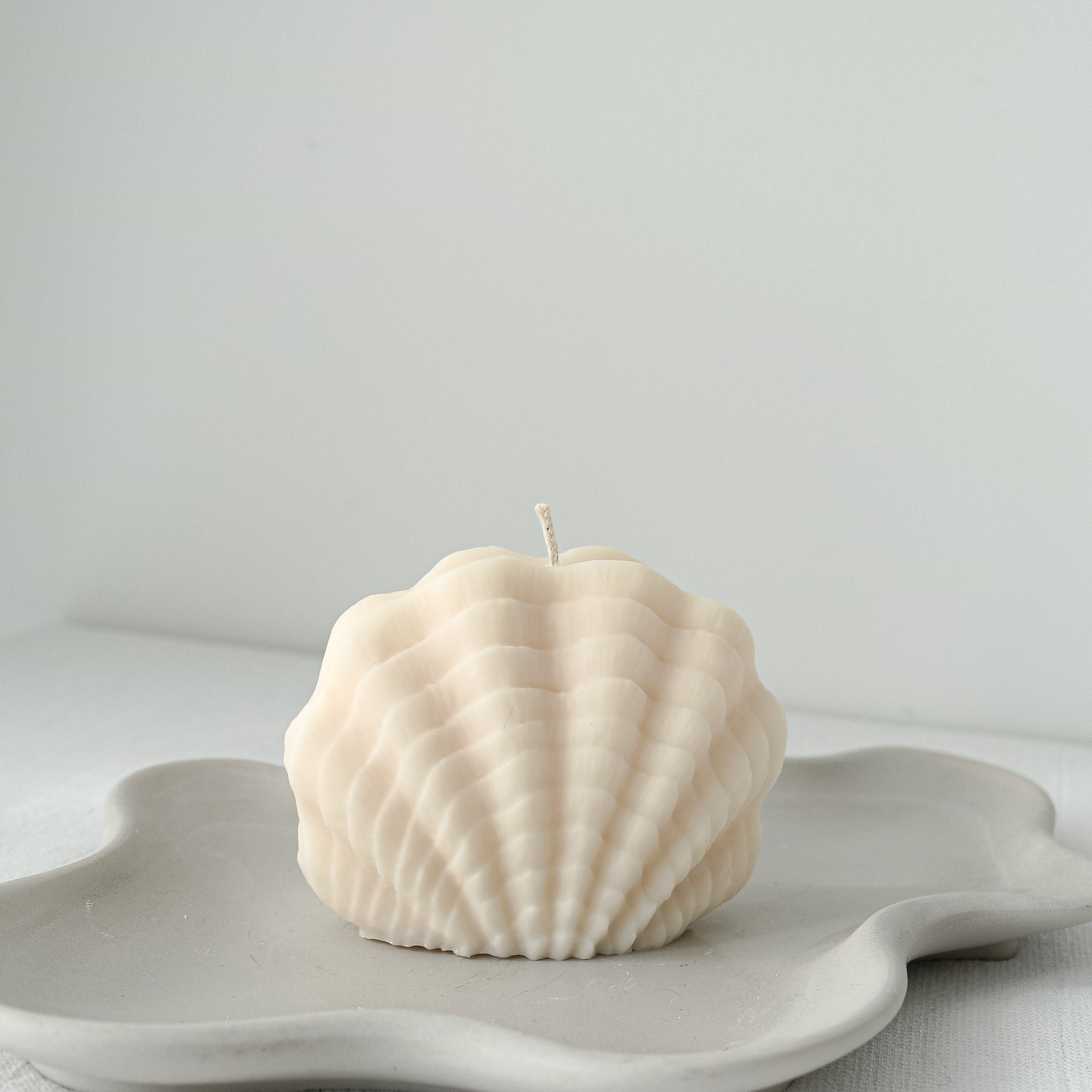 Clam Shell Candle | Minimalistic Coastal Summer Decor